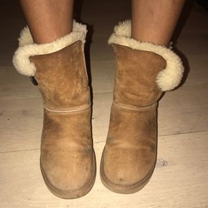 Classic short bailey button